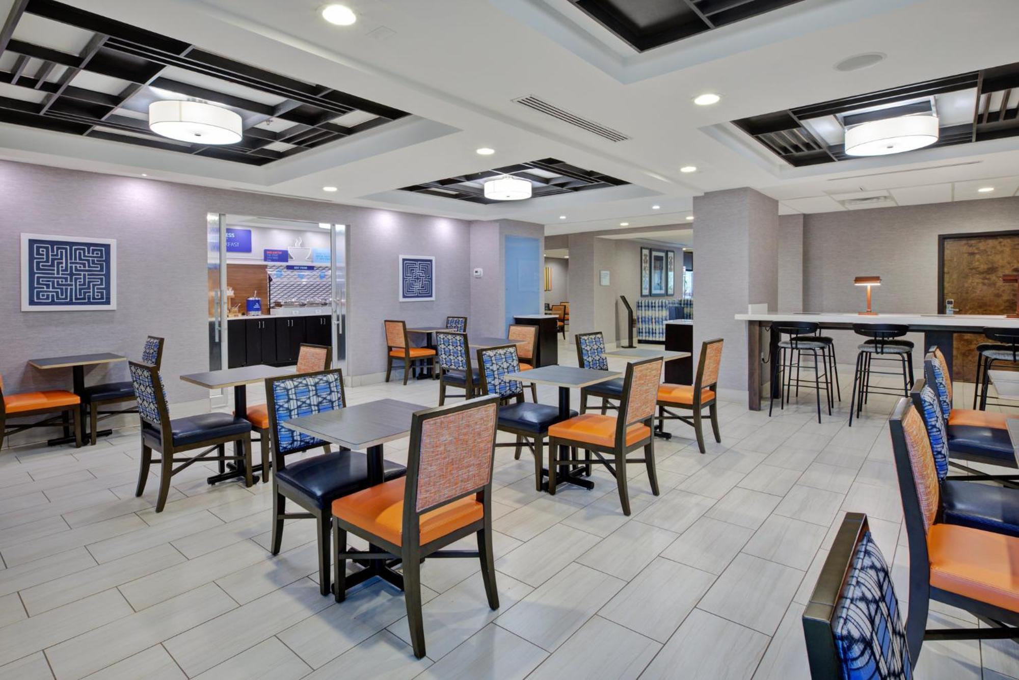 Holiday Inn Express & Suites I-26 & Us 29 At Westgate Mall By Ihg Spartanburg Exterior photo