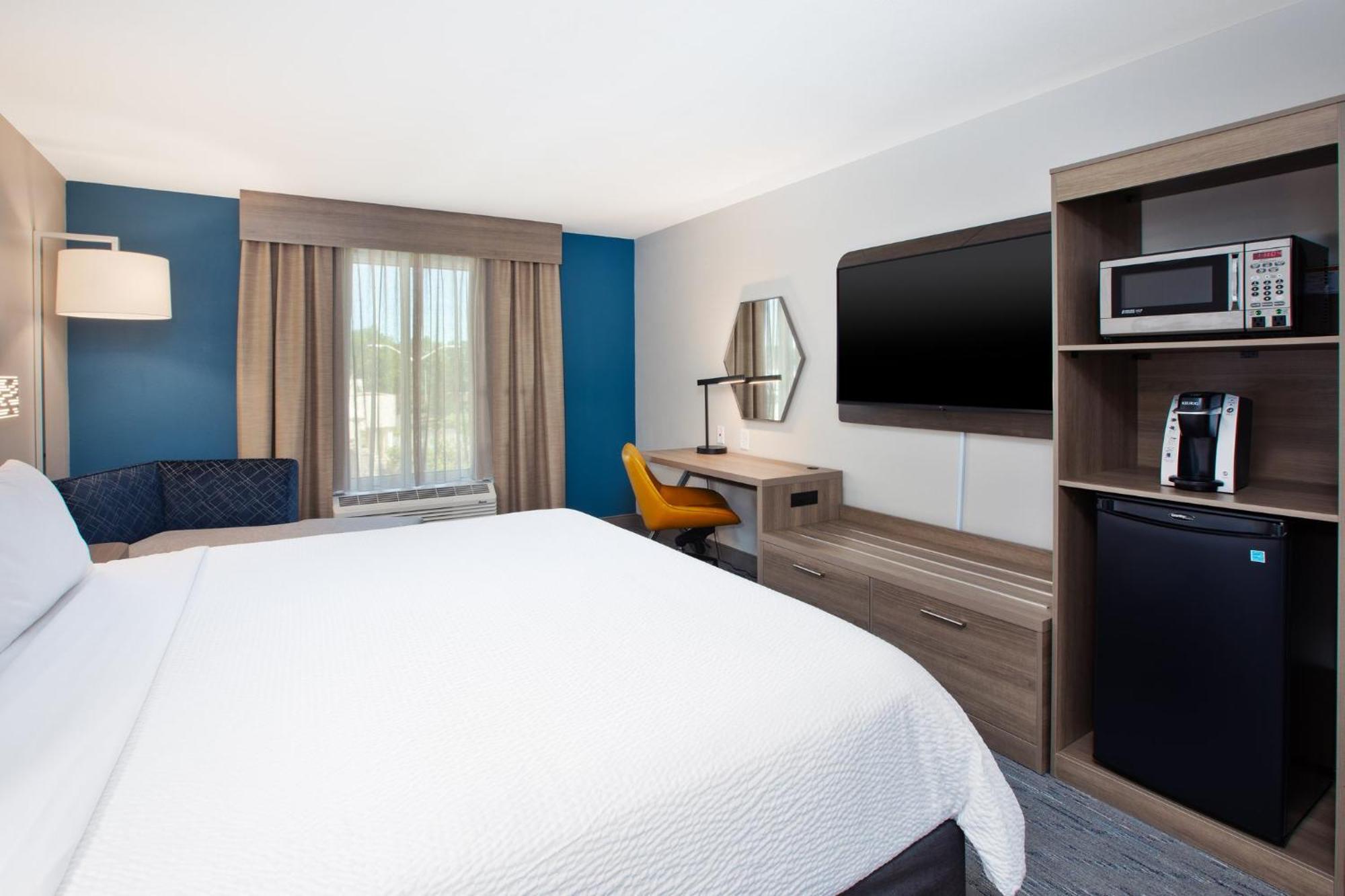 Holiday Inn Express & Suites I-26 & Us 29 At Westgate Mall By Ihg Spartanburg Exterior photo