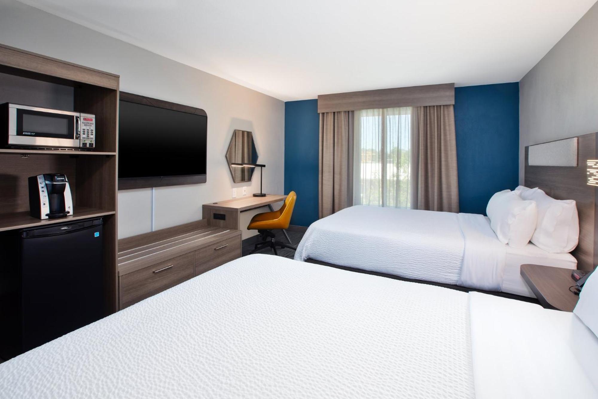 Holiday Inn Express & Suites I-26 & Us 29 At Westgate Mall By Ihg Spartanburg Exterior photo